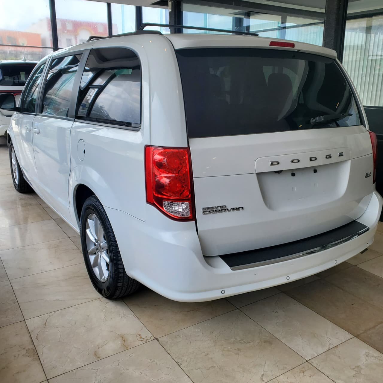 Dodge Grand Caravan SXT 2019 Blanco (14)