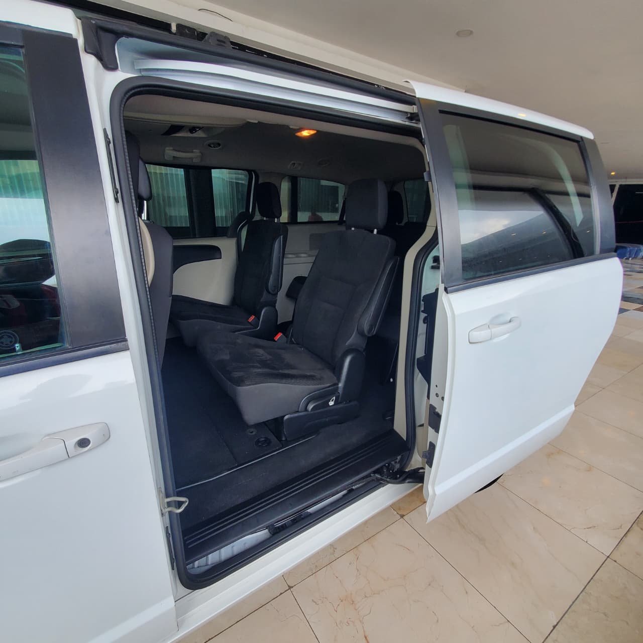 Dodge Grand Caravan SXT 2019 Blanco (16)