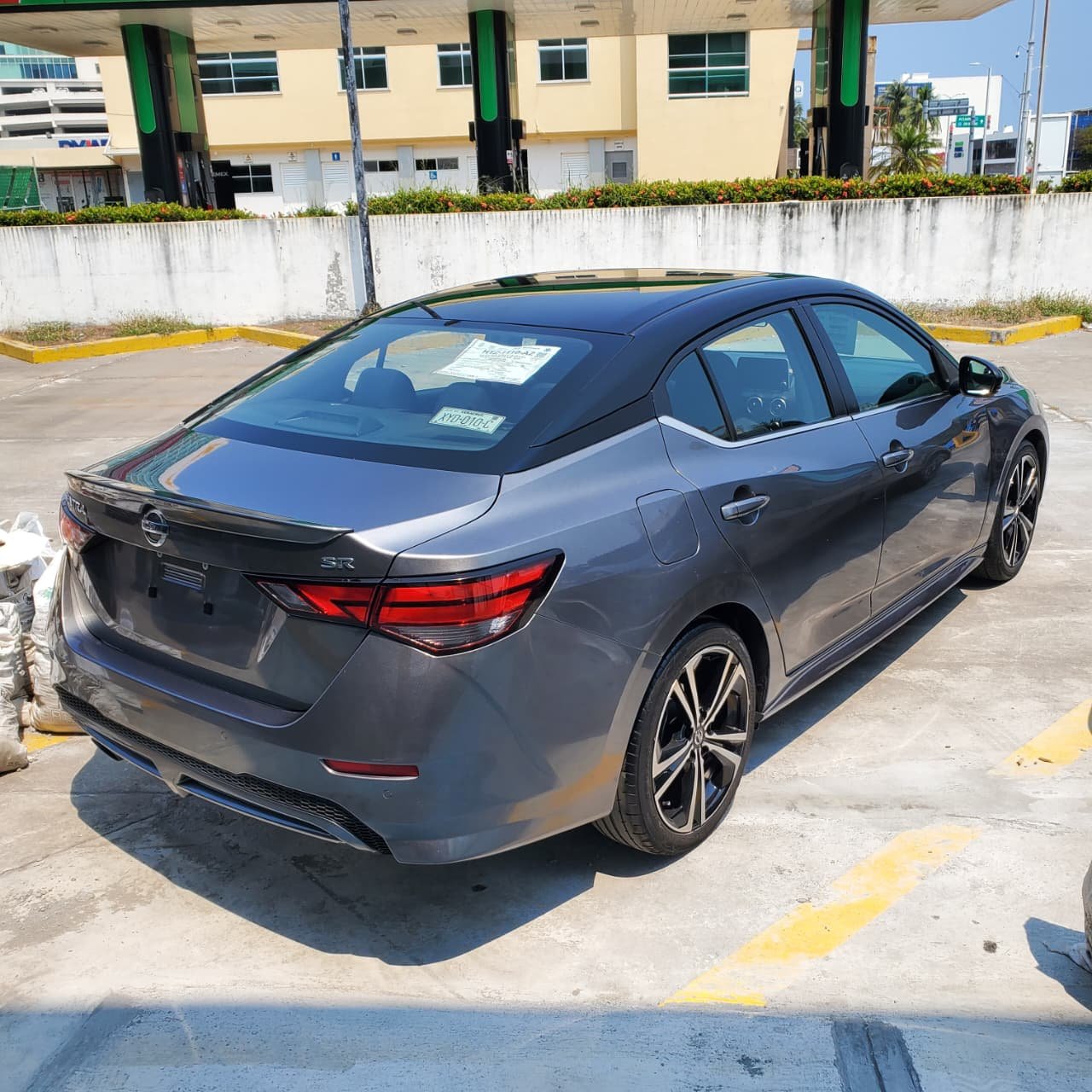 Nissan Sentra SR 2023 Gris (1)