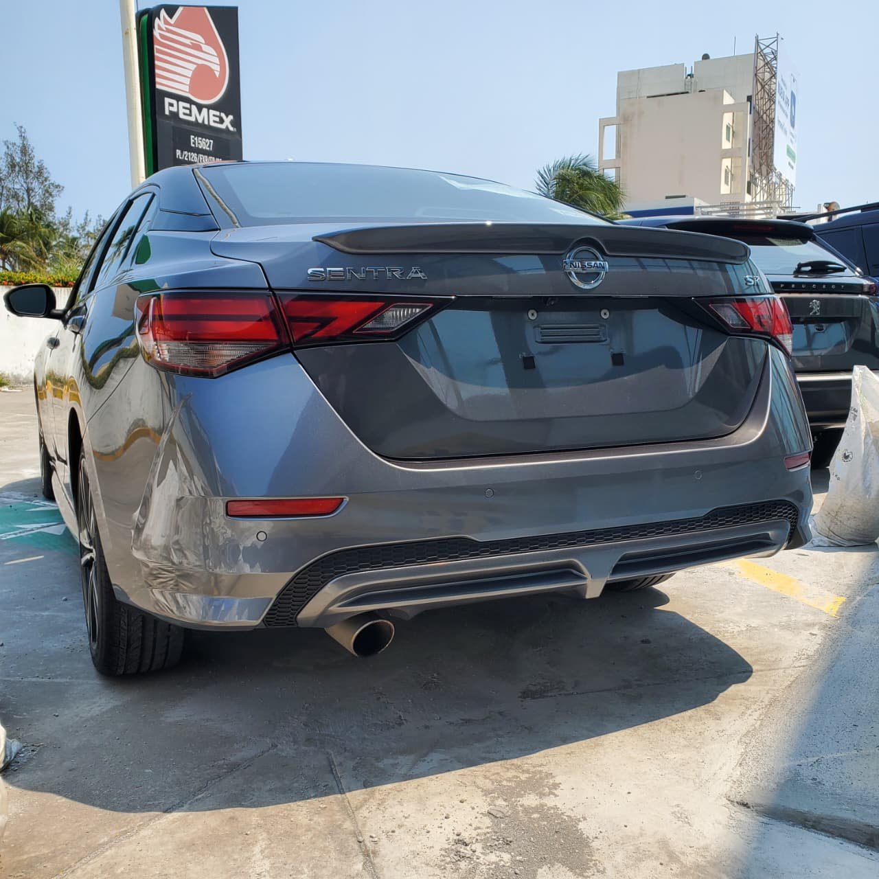 Nissan Sentra SR 2023 Gris (3)